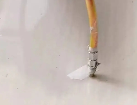 秀山瓷砖空鼓维修公司专业解答在瓷砖铺贴过程中，如果使用的砂料过粗（如全部使用了粗砂），可能会导致以下问题